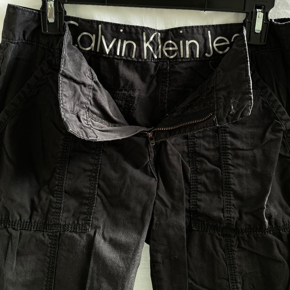 Clavin Klein Cargo Capri Size: 8 - Picture 8 of 11